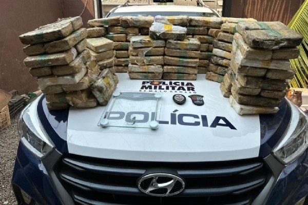 18:54 - 
							Polícia apreende 100 kg de "supermaconha" e prende trio em operação contra o tráfico