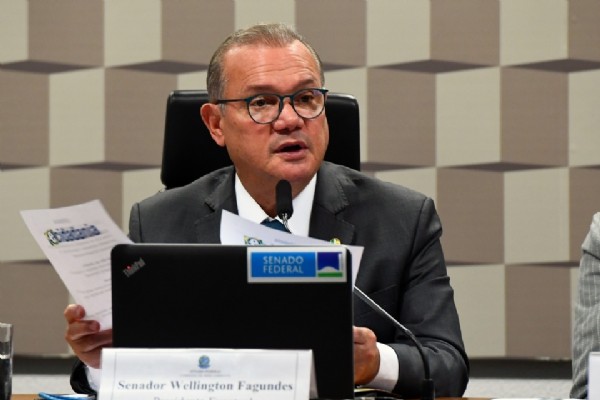 17:40 - 
							Wellington Fagundes comemora assinaturas de pedido de impeachment contra Moraes: "faltam cinco"