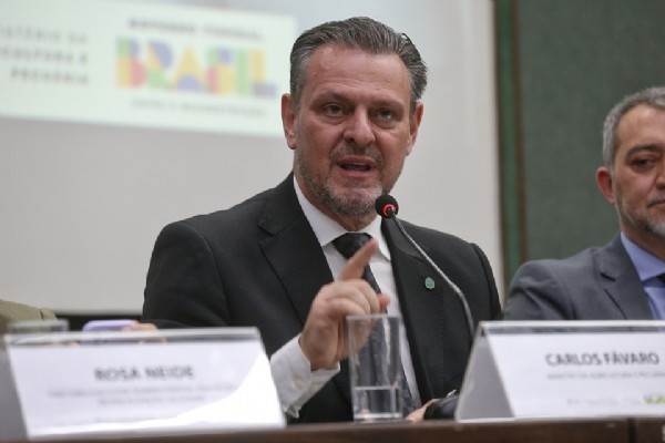 18:10 - 
							ONG envia nota à União Europeia, cita Brasil em chamas e diz que carta de Fávaro ao bloco sabota liderança climática do país
