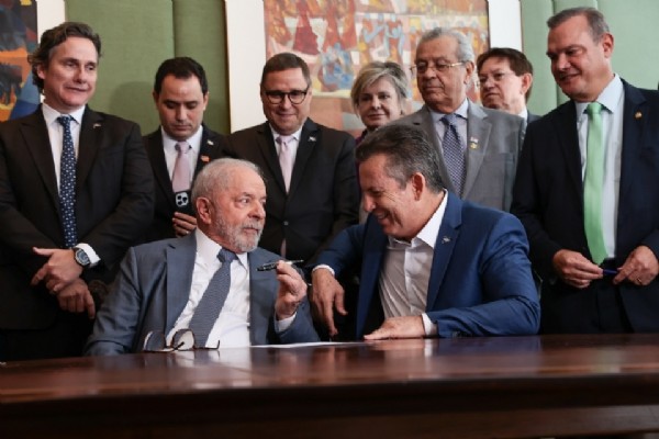 15:05 - 
							Em meio à devastação