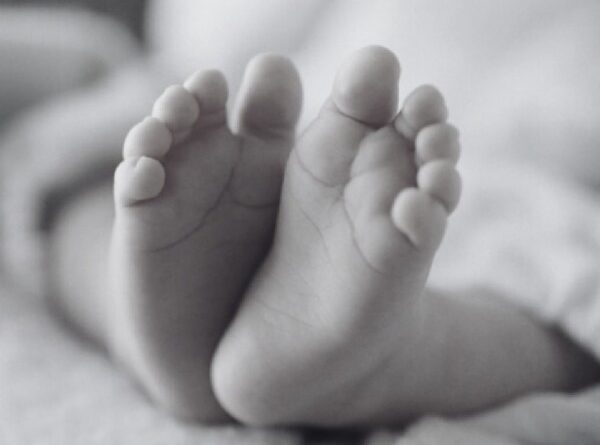 15:19 - 
							Bebê de um ano e seis meses é encontrado morto ao lado do pai enquanto dormia