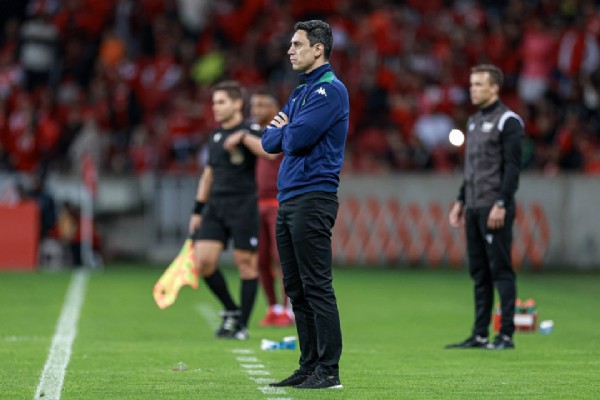 14:24 - 
							Após atropelo do Inter, Cuiabá passa 80% de chance de ser rebaixado; técnico admite urgência