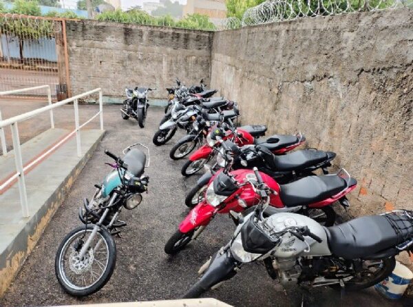 10:47 - 
							PM flagra grupo de 70 motociclistas sem capacete e impede mais um 'rolezinho' no Natal