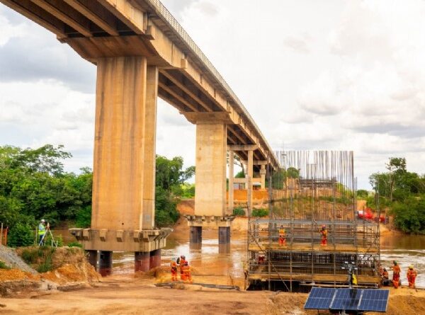 17:34 - 
							Rodovia dos Imigrantes: duplicação avança na ponte sobre o Rio Cuiabá e 10 km de pistas estão em obras