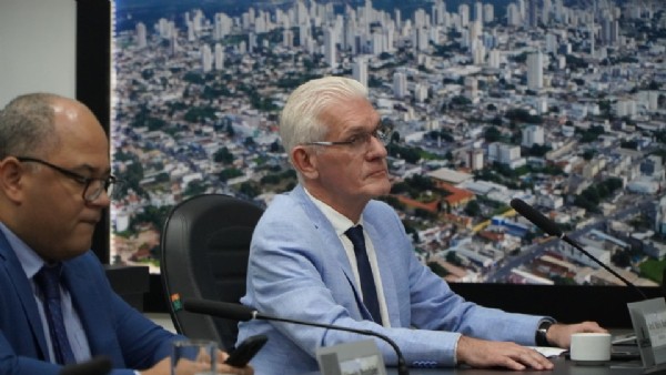 16:25 - 
							Nadaf volta a defender fim de férias de meio de ano na Câmara: não vai tirar carne de ninguém