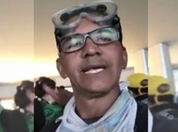 15:08 - 
							Líder comunitário de Cuiabá é condenado a 14 anos pelos atos golpistas do 8 de Janeiro; Moraes concede domiciliar