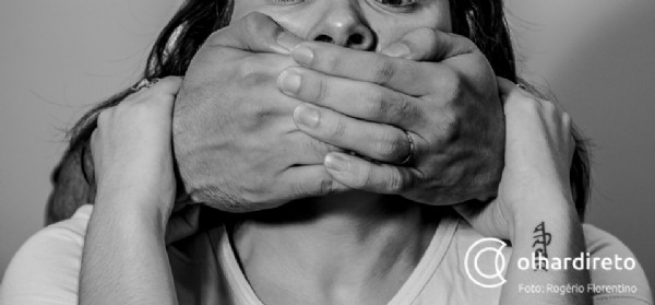 12:05 - 
							Jovem leva três pontos na testa após ser agredida pelo companheiro em discussão