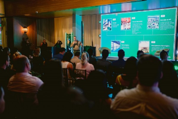 14:33 - 
							Corpal reúne mais de 350 corretores em almoço especial de apresentação dos terrenos do Vernissage