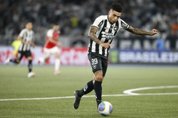 14:39 - 
							Desbancou o PSG