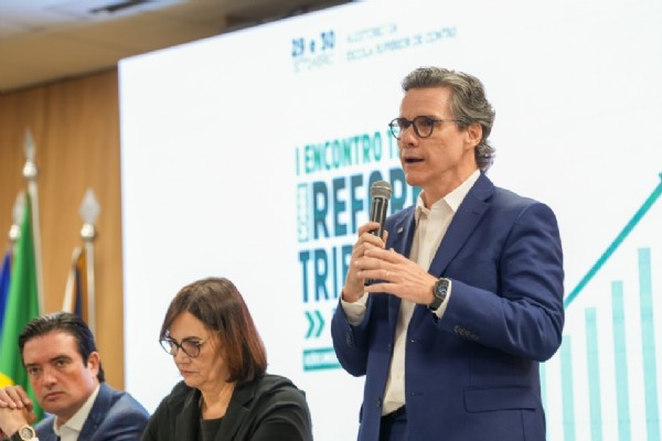 18:11 - 
							Gallo afirma que gestão Mendes paga emendas em níveis extraordinários frente a governos anteriores