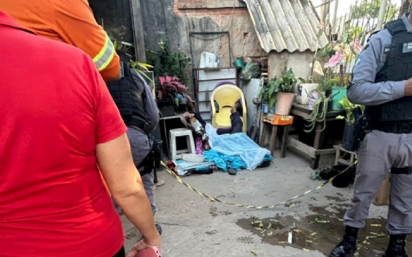 18:22 - 
							Idoso de 74 anos cai de muro, e morre com corte profundo na cabeça