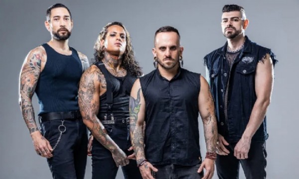 14:37 - 
							Sucesso na cena emo brasileira, banda Glória faz show em comemoração aos 13 anos de álbum em Cuiabá