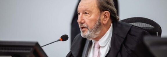 15:18 - 
							TCE suspende pregão de R$ 136 milhões de cidades no interior de MT por suspeita de irregularidades