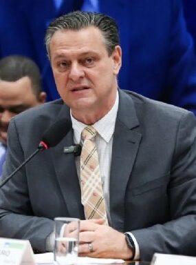 07:42 - 
							Fávaro afirma que Brasil seguirá negociando com China e EUA: não vamos escolher lado