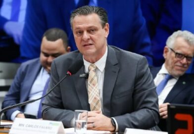 07:42 - 
							Fávaro afirma que Brasil seguirá negociando com China e EUA: não vamos escolher lado