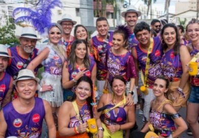 14:19 - 
							Turma da Laje 2026: bloco tradicional faz releitura do carnaval de salão no Allure Music Hall