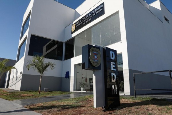 19:11 - 
							Advogado é preso em flagrante por chantagear e intimidar ex-companheira em Cuiabá